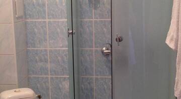 Фото номера Улучшенный двухместный номер с 2 отдельными кроватями Гостиница Классик г. Керчь 2